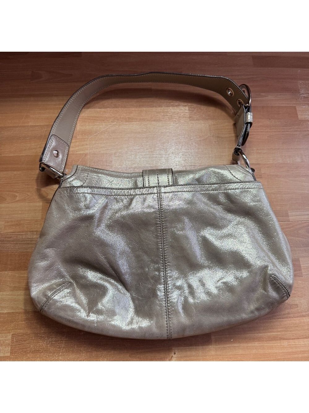 Coach Soho Flap Buckle Shoulder Bag metallic champagne, vintage - Picture 5 of 15
